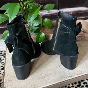 UGG Fraise Whipstitch Bow Bootie CHUNKY BOOT SUEDE FEMININE CHIC Size 9
